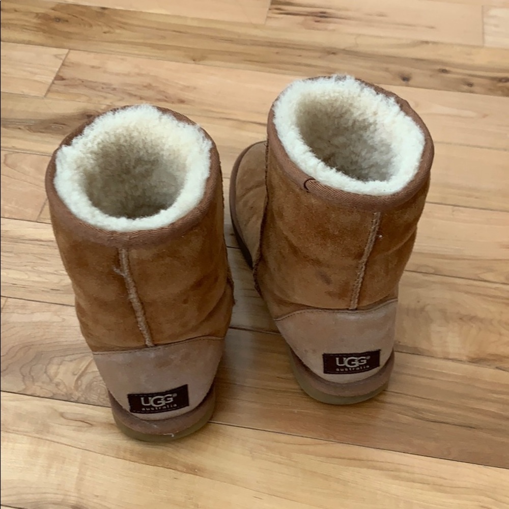 UGGS - Picture 2 of 3